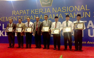 Kemenag Riau Terima Penghargaan Dari Menteri Agama